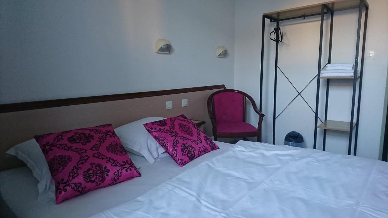 Hotel Les Deux Porches Verrieres  ภายนอก รูปภาพ