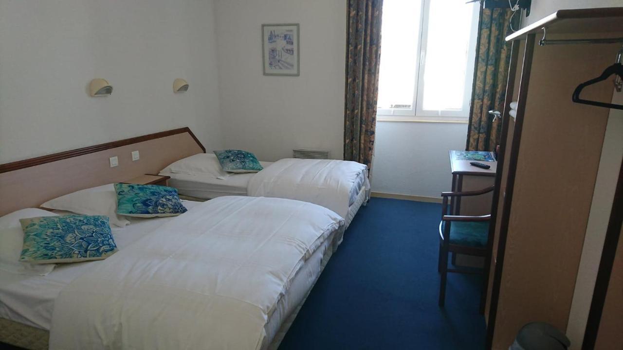 Hotel Les Deux Porches Verrieres  ภายนอก รูปภาพ